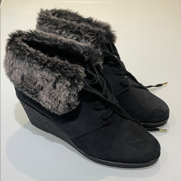 COLE HAAN Wedge Heel Lace Up Ankle Winter Boots with Faux Fur Cuff - Picture 7 of 11